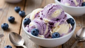 How to make blueberry cheesecake ice cream at home